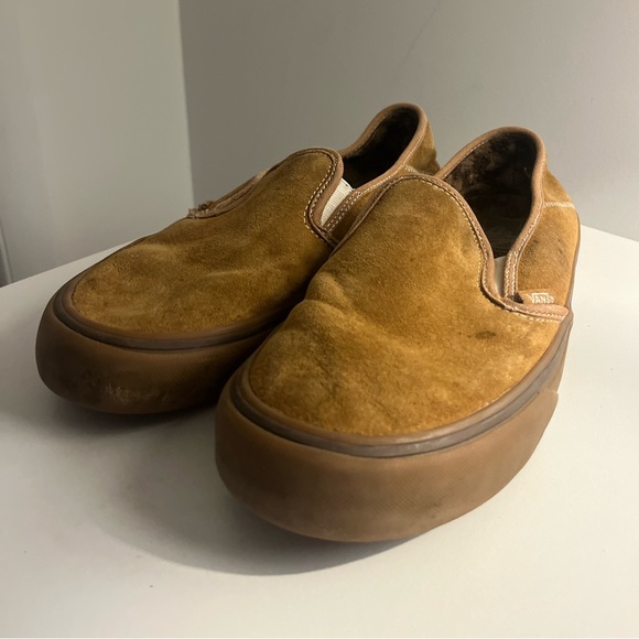 Women/ Men’s Vans® Classic Slip-On 'Pig Suede Shoes 
Women’s: 10.5
Men’s: 9 - Picture 3 of 8
